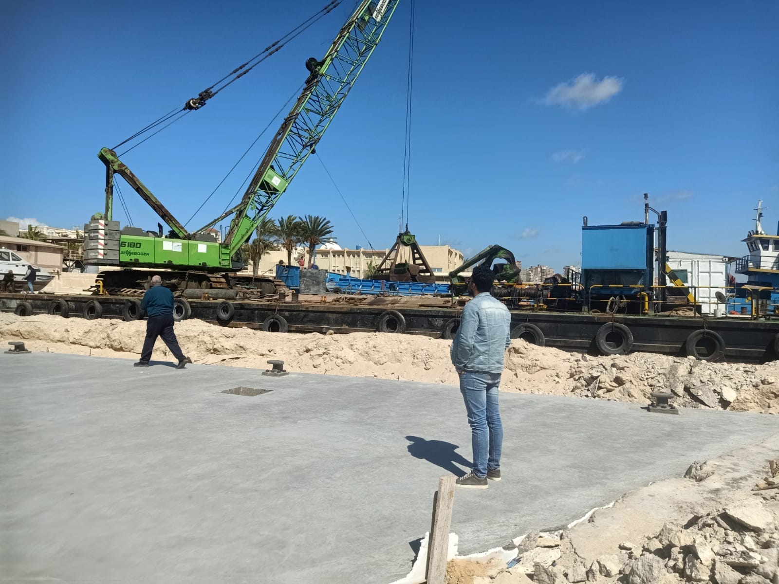 الاعمال البحرية و المعدات