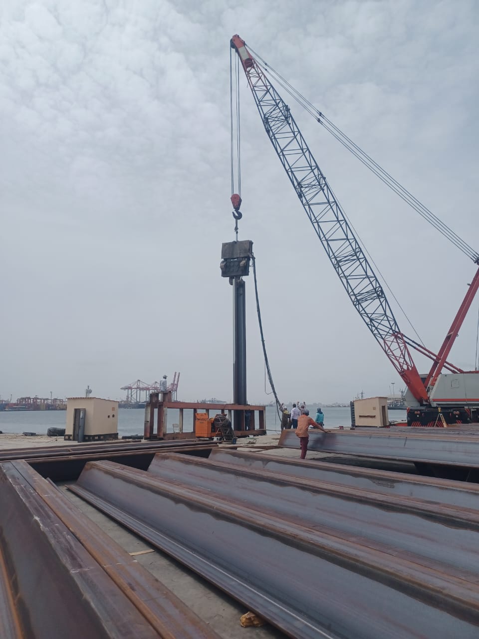 الاعمال البحرية و المعدات