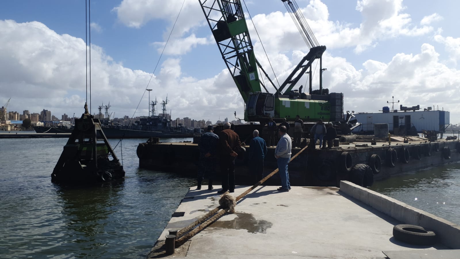 الاعمال البحرية و المعدات